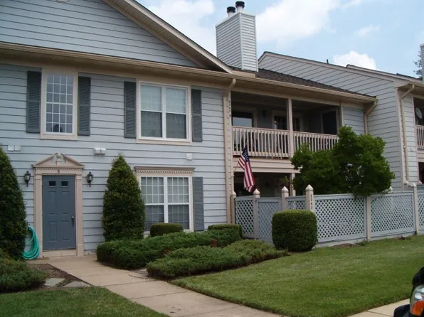 6060 Essex House Sq #B, Alexandria, VA 22310