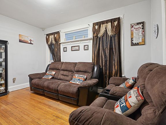 4th image of 85 Clinton Ave