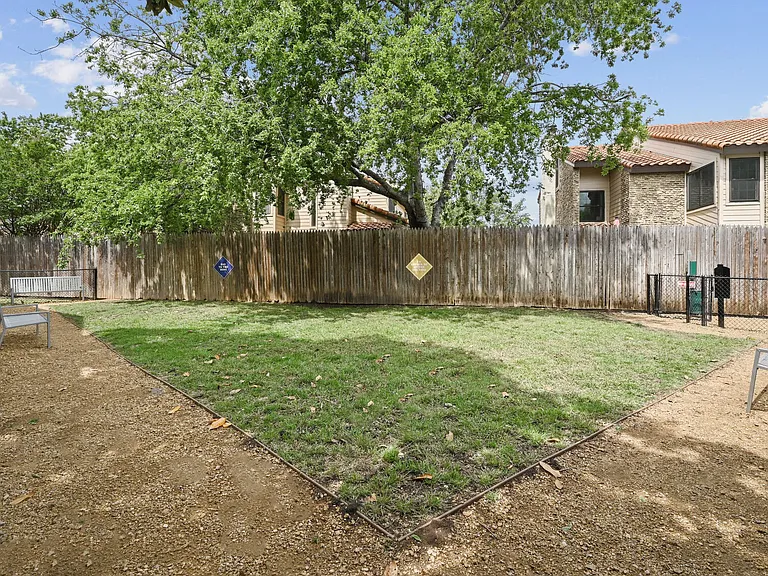 Preston Oaks — Photo 11