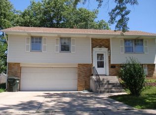 607 Hayward Ave, Streamwood, IL 60107