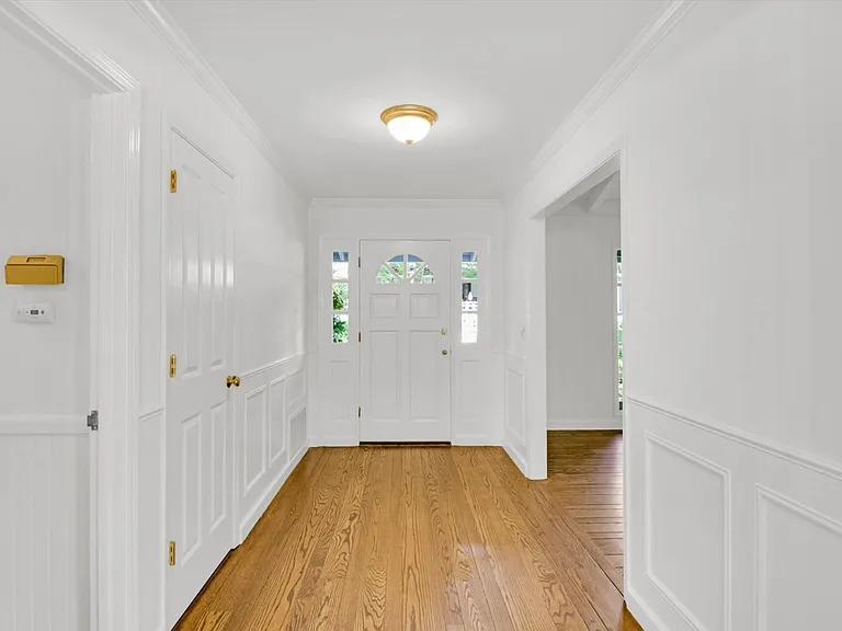1064 Westridge Ave — Photo 4