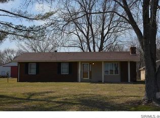 1661 Griffiths Rd, Sorento, IL 62086