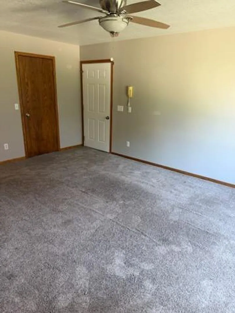 513 E Ave — Photo 2