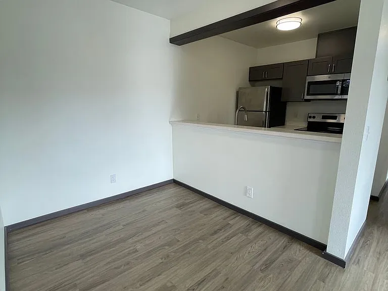 6040 Cali - Spacious 1 & 2 Units | Washer/Dryer | Private Balcony | Lots on Natural Light — Photo 36