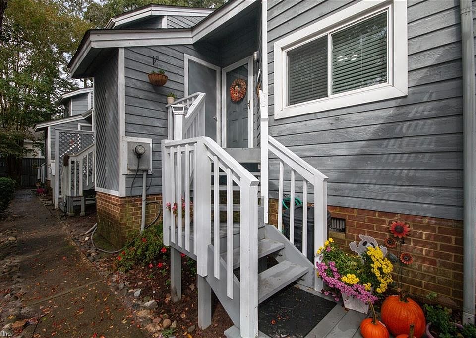 Welcome home! Beautiful Condo located near the beach nestled in the back of the neighborhood surrounded by mature  trees