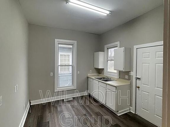 5th image of 2702 N Capitol Ave