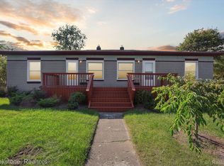 456 Franklin Rd, Pontiac, MI 48341