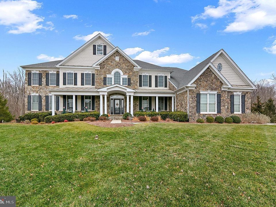 1st image of 5220 Bonnie Brae Farm Dr