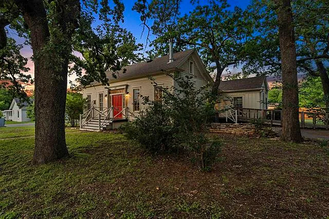 3 bed, 3.5 bath, 2160 sqft, $2,250 — Photo 2