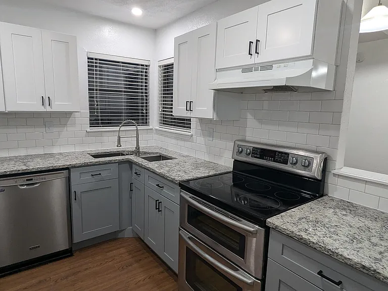 415 Liberty Pl — Photo 6