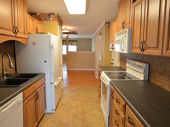 3rd image of 712 W Avenue E