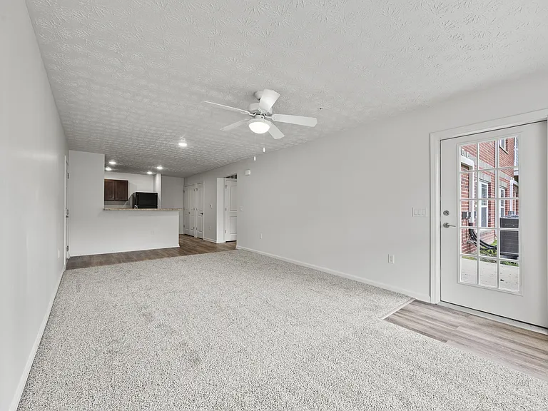 Whispering Creek Apartments — Photo 24