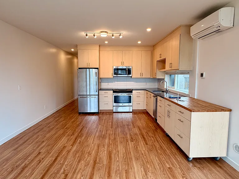 109 12th Ave E #305 — Photo 6