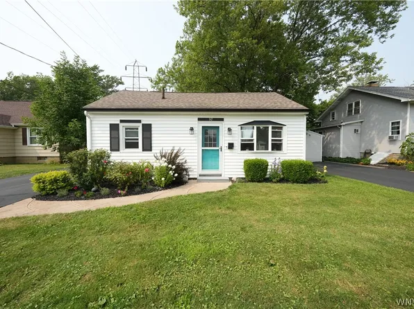 97 Center St, Angola, NY 14006