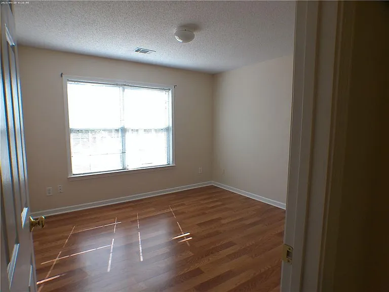 3674 Kentford Ln — Photo 12