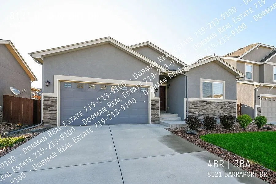 Modern 4 bedroom, 3 bath Home With Speakeasy Style! — Photo 3