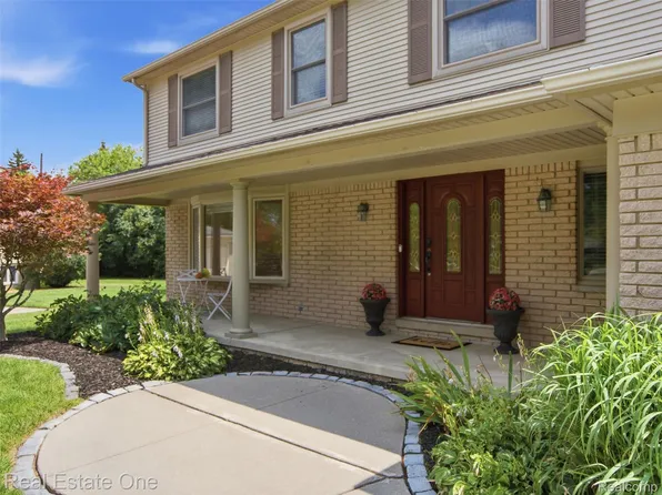 4166 Cherrywood Dr, Troy, MI 48098