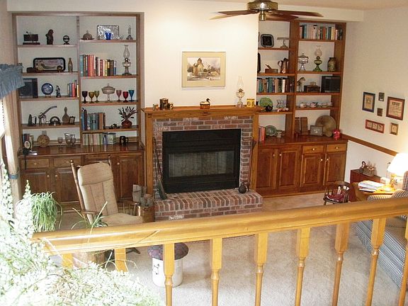 Gas Fireplace in Family Rm