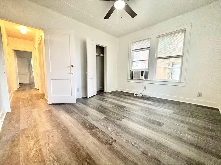 1203 Leona St — Photo 17
