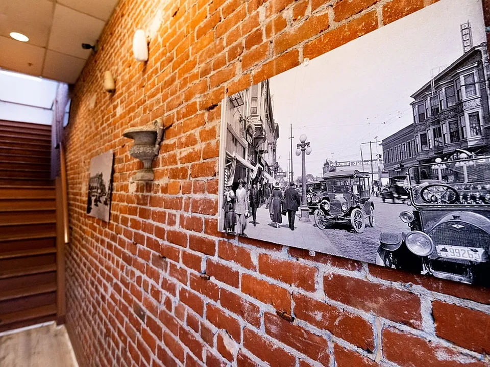 Building Photo 5