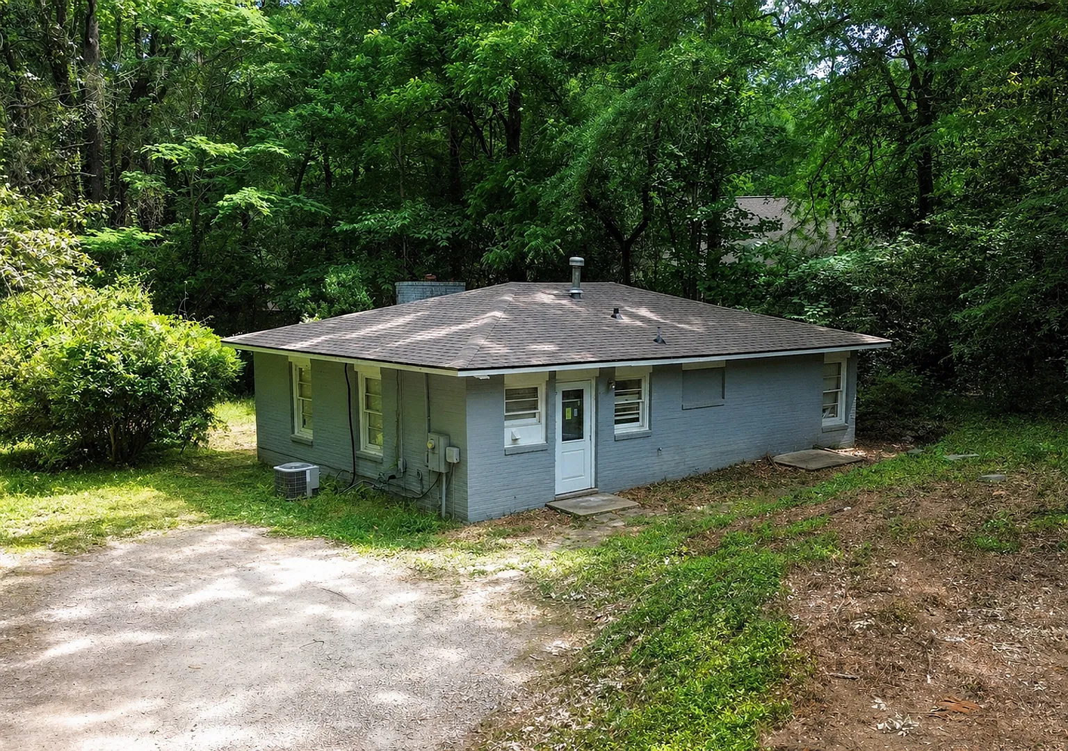 1315 Azalea — Photo 1