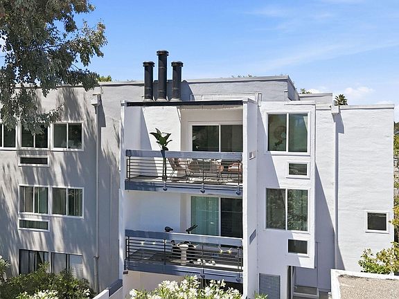 3rd image of 1075 Shell Blvd APT 11