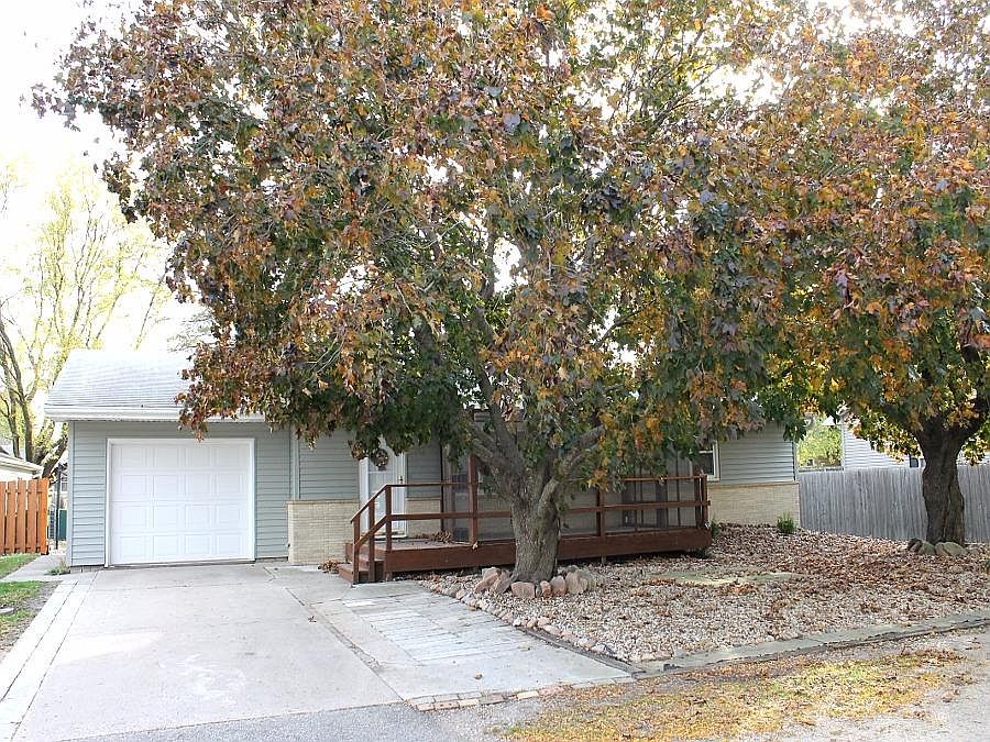 1st image of 203 4th Ave E