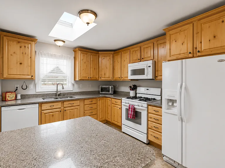 722 Lambrecht Ln — Photo 6