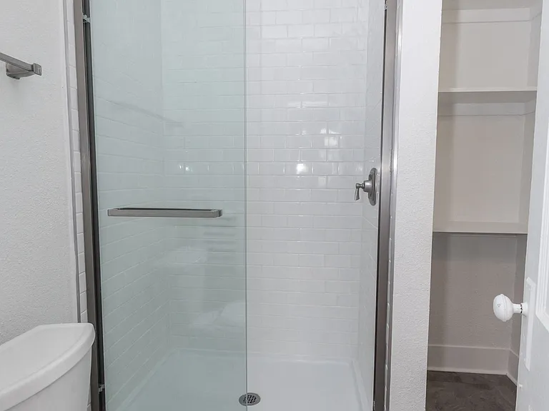1035 N Pearl St — Photo 11