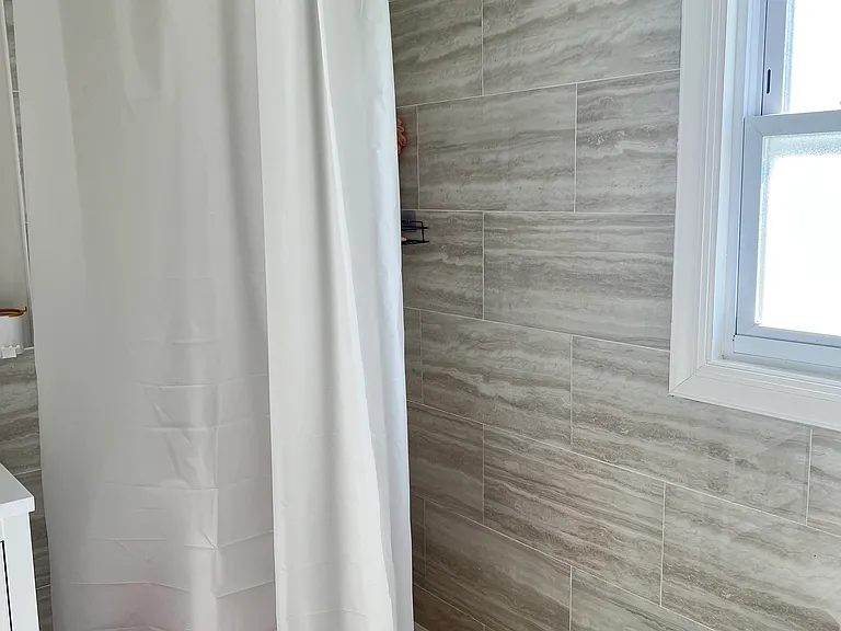 Bathroom (attached)