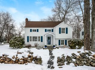 101 Hollow Tree Ridge Rd, Darien, CT 06820