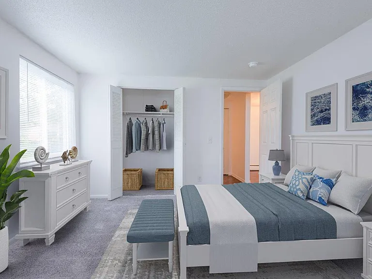 Kings Court Manor Apartment Homes — Photo 9