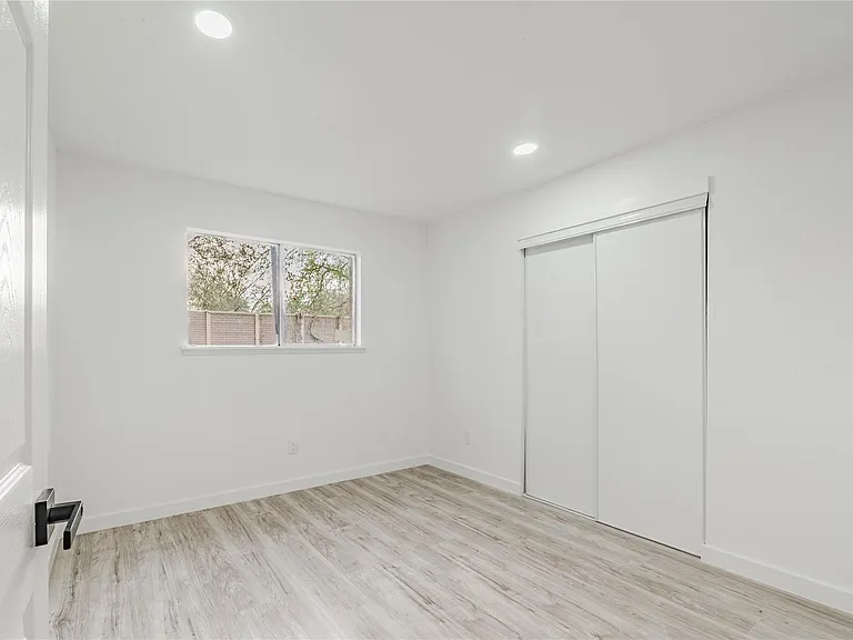 2210 Stillmeadow Dr — Photo 12