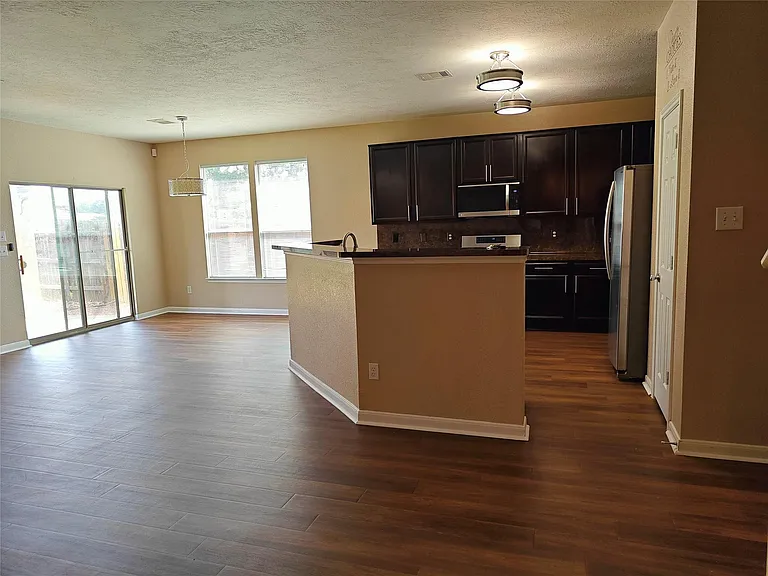 7915 Moss Springs Ct — Photo 10