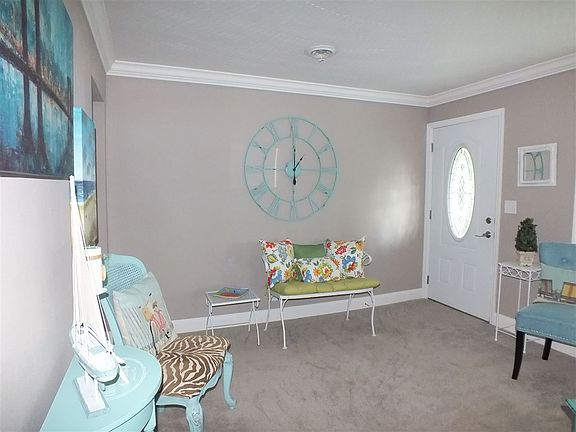 3rd image of 611 Oak St