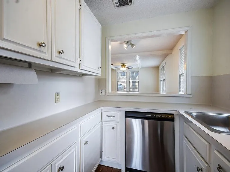 609 Harthan St #A — Photo 11