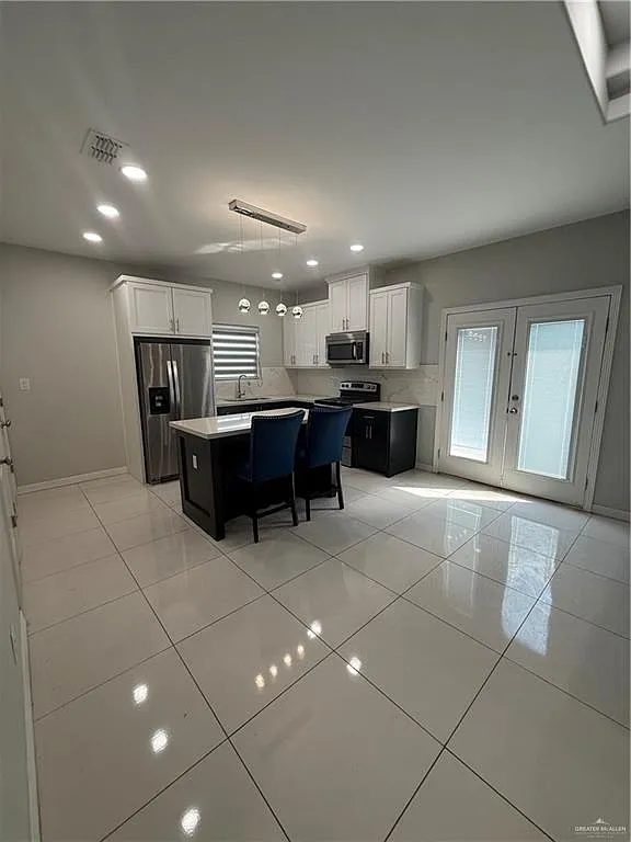 3 bed, 2.0 bath, 1025 sqft, $1,400 — Photo 3