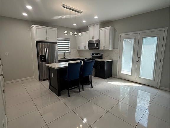 3rd image of 204 W Rutherford Ave #4