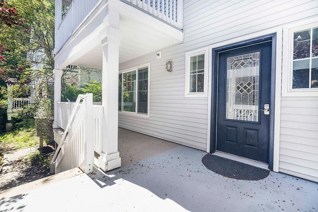 2 bed, 911 sqft, $1,850 — Photo 1