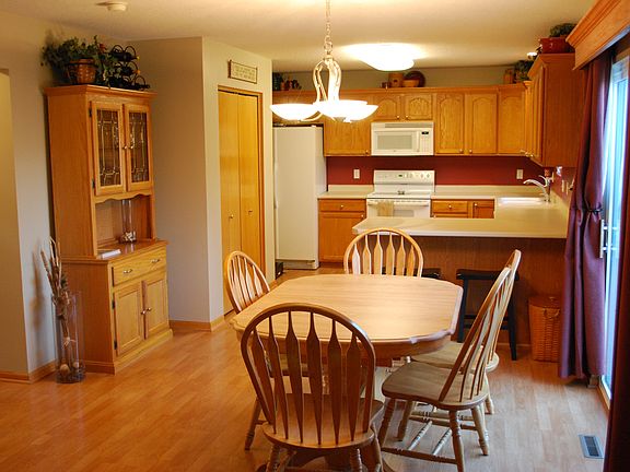 Eat-in Kitchen