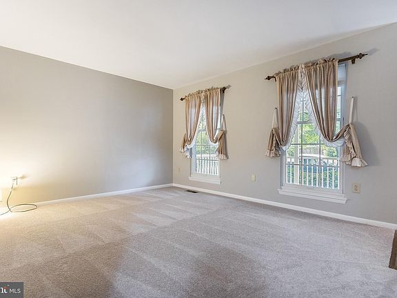 4th image of 5945 Plumwood Ln