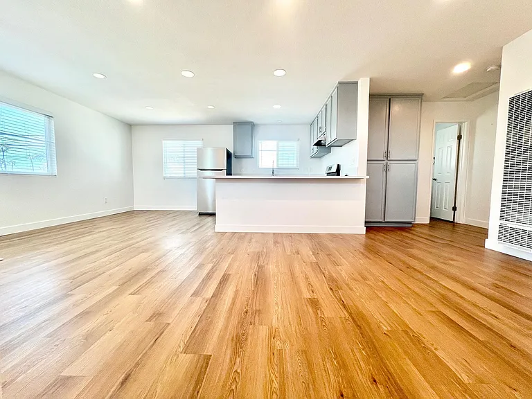 268 Ebony Ave — Photo 7