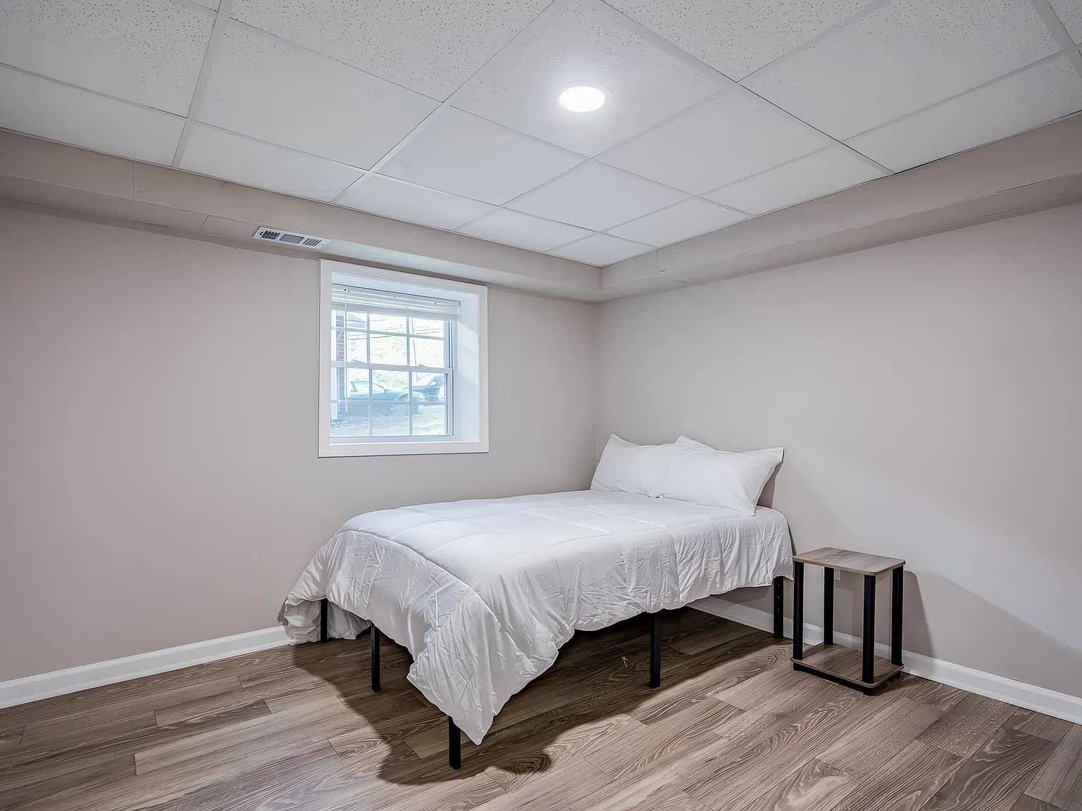 4 bed, 3.0 bath, 1125 sqft, $646 — Photo 1