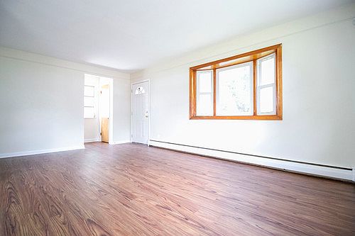 3rd image of 3350 Beaumont Dr