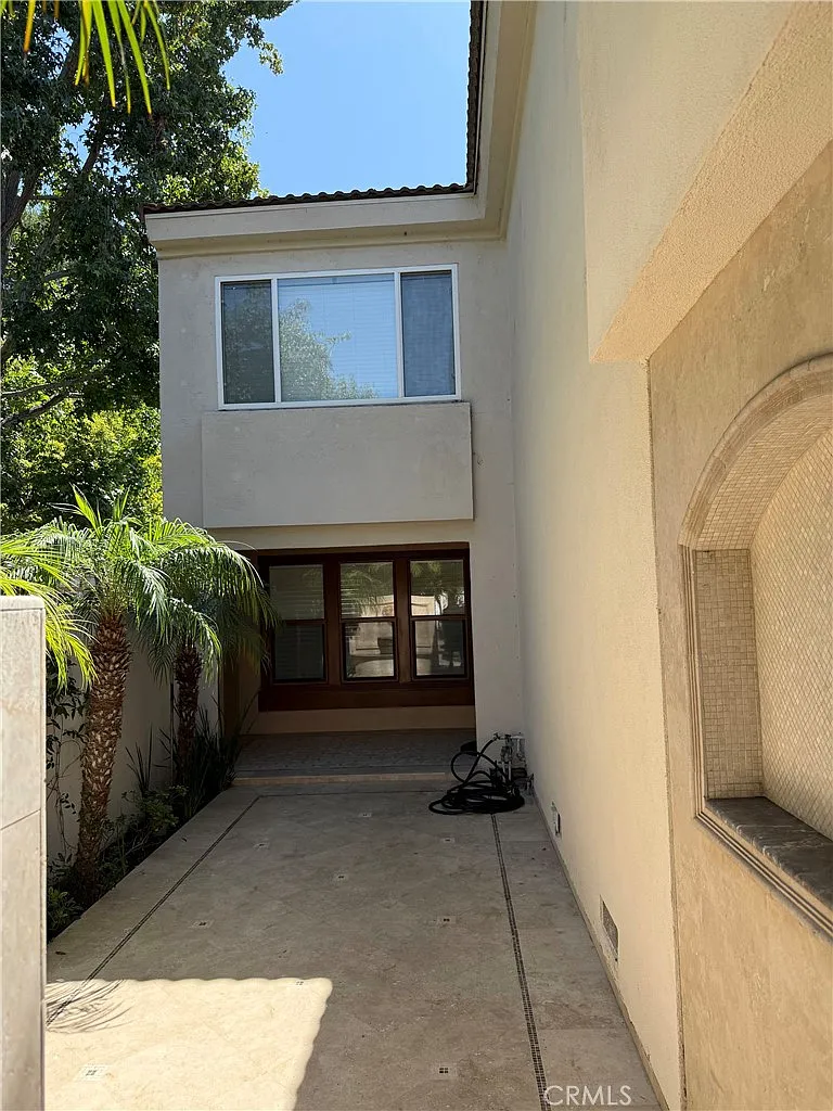 4 bed, 2.5 bath, 2126 sqft, $5,400 — Photo 2