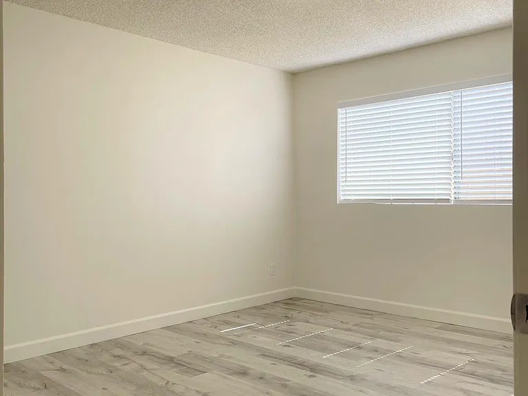 1255 W 7th St #4 — Photo 9