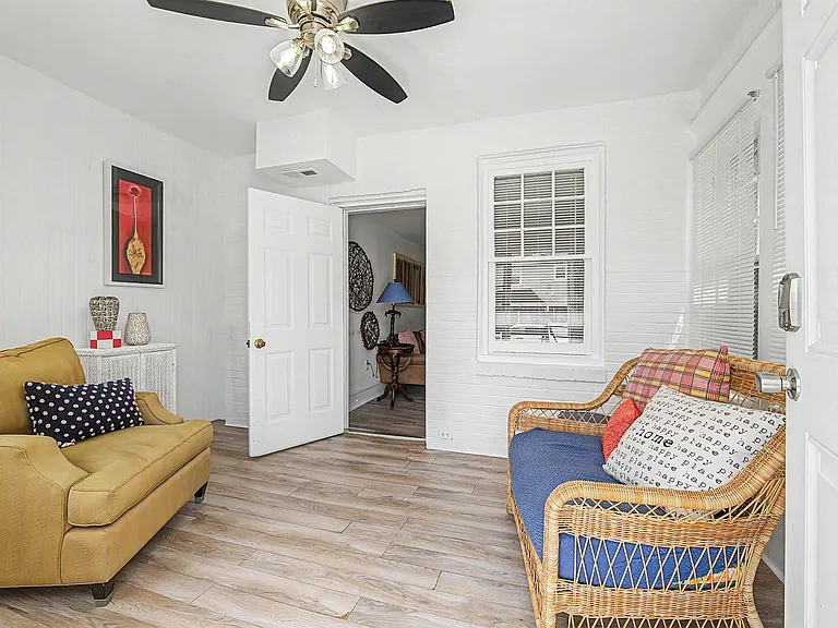 5 N Newport Ave #1 — Photo 3
