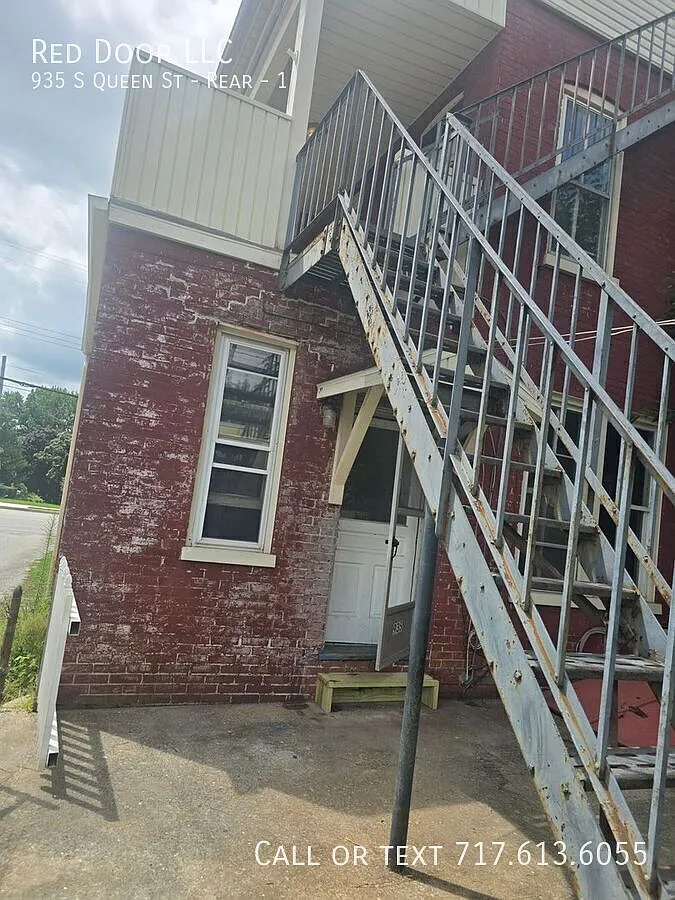 1 Bedroom , 1 Bathroom First Floor Apartment in York! — Photo 2
