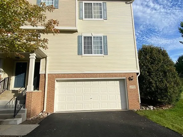 1793 Indian Hill Ln, Aurora, IL 60503