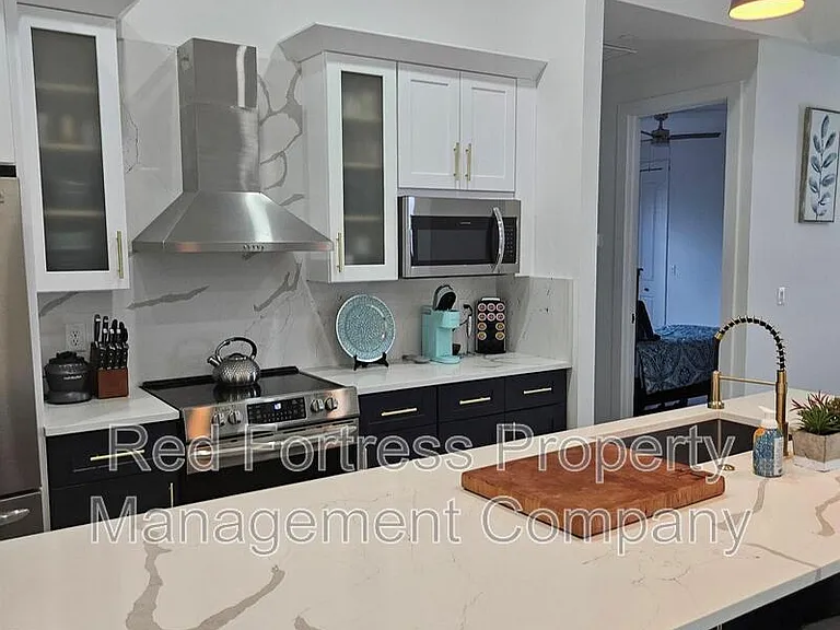 1 NW 8th Ter — Photo 9